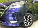 【LEDヘッドライト】悪天候や夜間走行時も良好な視界を確保し安心して運転できる高輝度LEDヘッドライトを装備!点灯速度が早く、消費電力も抑えられています。