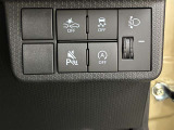 【コーナーセンサー】駐車、発進時の低速走行時に障害物への接近を検知し、ブザーとディスプレイ表示でお知らせします!障害物までの距離に応じて警告音を変えてお知らせします!