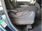 【シートアジャスター】上下調整できるシートアジャスター!運転手にあったドライバーズポジションができますね。