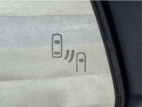 車線変更時の後方確認をアシストしてくれるブラインドスポットモニター!ドアミラーの死角を検知してくれるから車線変更もスムーズです。