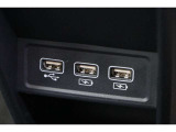 2.5AのUSB(充電)が付いており、車内でもしっかりとスマートフォン等の機器へ充電可能です♪