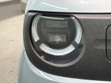 LEDヘッドライトは、点灯の瞬間から最大光量を発揮し、突然暗くなるトンネルなどでの安定感を高めます。