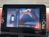 【アラウンドビューモニター】専用のカメラにより、上から見下ろしたような視点で360度クルマの周囲を確認することができます☆死角部分も確認しやすく、狭い場所での切り返しや駐車もスムーズに行えます。