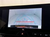 バックモニター付なので後退時に後方が見えるので安心。 車は構造上、死角がたくさんなので万が一を考えると必須ですね。 あくまで補助の為の装備、バックは目視で確認する事が重要ですよ。