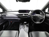 上質で落ち着いた印象のインパネ。視界も広々で運転しやすいです。