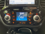 【オートエアコン】一度お好みの温度に設定すれば、車内の温度を検知し風量や温度を自動で調整。暑い&hellip;寒い&hellip;と何度もスイッチ操作をする必要はありません。快適な車内空間には必須の機能ですね♪