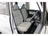 ■車内クリーニング■専門スタッフが見えないところまで徹底洗浄!車内のニオイもリフレッシュ!目に見えないところまで美しくがモットーです。だから、当店の中古車は内装にも自信があります!
