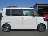 LDW(車線逸脱警報)運転者が意図せず走行車線から逸脱しそうなとき、警報によって注意を促します。