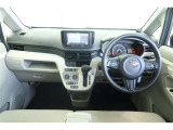 【まるまるクリーニング】内装工程では、中古車を気持ちよくお乗りいただけるよう清掃しております。シートの洗浄はもちろん、ニオイの元となるフロアカーペットまで洗浄・消臭を実施。