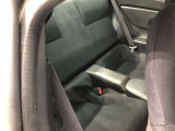 【後部座席】も当然、綺麗・清潔に仕上げております。内装の綺麗なお車は気持ちが良いですし、コンディションのいい車が多いです。これもオススメの1台です。