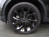 20インチホイール装備!力強さと重厚感を感じさせるスポーク、車体全体のバランスを考慮した洗練されたデザイン性でディスカバリースポーツの魅力を際立たせます!