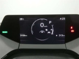 各操作スイッチは使いやすい位置に配置され、とっても見やすいメーターです。夜間時はラグジュアリーな気分にさせてくれる照明が魅力ですので、夜のドライブも楽しみになりますよ♪