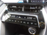 オートエアコンで車内はいつでも快適です♪