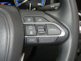 【レーダークルーズコントロール】(全車速追従機能付)付きです。車速に応じて追従支援してくれるので、ロングドライブも快適です。詳細は販売店スタッフまでおたずねください。