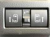 【両側パワースライドドア】スマートキーや運転席のスイッチで後席両側スライドドアの開閉が可能♪電動だから力を入れてドアを開ける必要が無く、小さなお子様でも簡単に開け閉めでき快適です♪