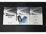保証書・記録簿・取扱説明書と揃っていいます。キーの電池は新品にお取替えしてから納車させて頂きます。