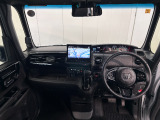 見通しの良い運転席回りとなっておりますので安心して運転をして頂けます!窓が大きいので明るく開放的な室内です