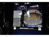 フロントグリルおよびドアミラーに装備されたカメラの映像を表示して死角を低減し安全運転をアシストします。