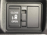【パワースライドドア】スマートキーや運転席のスイッチでスライドドアの開閉が可能♪電動だから力を入れてドアを開ける必要が無く、小さいお子様でも、重い荷物を持っている時もラクに開け閉めできます♪