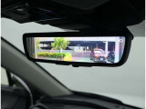 デジタルインナーミラー装備!車両後方のカメラの映像をデジタル補正で視認性を向上させてインナーミラー内に表示します♪視界を遮るものがなく、後席に同乗者がいても後方を確認しやすく安心です♪