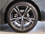 【BMWアロイホイル】軽量かつ強度に拘ったアロイホイル。走行性能ポテンシャルを引き出す設計。車の足元を引き締めてくれる大きなポイントはアロイホイルです。