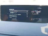 こちらのお車には先進安全装備が多数搭載されています。衝突被害を回避あるいは軽減するためのブレーキや、後方死角からの接近警報、車線逸脱を防止する警報装置など、詳しくはスタッフまでお尋ねください。
