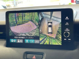 【マルチビューカメラシステム】専用のカメラにより、上から見下ろしたような視点で360度クルマの周囲を確認することができます☆死角部分も確認しやすく、狭い場所での切り返しや駐車もスムーズに行えます。