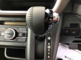 握りやすい位置のシフトレバー。