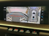 パークアシスト(サラウンドビュー) サラウンドビューモニターは、車両周囲を上から見下ろした映像で表示し、駐車や狭い場所での操作をサポートする安全性と利便性の高いシステムになります。
