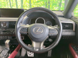 【純正革巻きステアリング】上質な革を使用することで、手にしっかり馴染みとても運転しやすいハンドルです♪