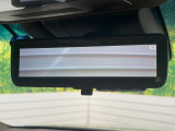 【デジタルインナーミラー】後席の大きな荷物や同乗者で後方が確認しづらい時でも安心!カメラが撮影した車両後方の映像をルームミラー内に表示。クリアな視界で状況の確認が可能です!
