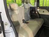 後部座席も気になるようなキズ・汚れやへたり等、大きなダメージはなく、良好な状態です。
