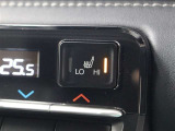 快適温熱シート(運転席・助手席)が装備されています。長時間座っていると負担のかかりやすい肩や腰、寒い日に冷えやすい脚部に快適なぬくもりを伝えます。HI-LOのモード切替スイッチ付です。