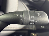 【オートライト(AUTO)】外の明るさをシステムが感知して、自動でヘッドライトが点灯します!ヘッドライトをつけ忘れを防ぐ便利機能です。