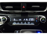 ★エアコンはオートタイプが装着済みです!オートモードにしておけば、車内温度を設定するだけで風の料や吹き出し口の切り替えを機械が行ってくれます!一年中快適な環境を作れますよ♪