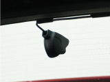 ◆リアにもドライブレコーダーを装備しております◆映像・音声などを記録する自動車用の装置です。もしもの事故の際の記録はもちろん、旅行の際の思い出としてドライブの映像を楽しむことができます。