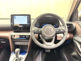 スタイリッシュなデザインのインパネ周りです。各操作スイッチ類も使いやすい位置に配置されています。