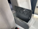 車検証や貴重品、小物を収納できます。