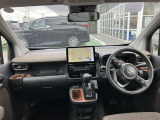 【運転席・インパネまわり】ハンドル・シート・フロアーなど隅々までプロによるクリーニング済み☆彡キレイな車内でドライブが一層快適にお楽しみいただけます!!