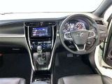 運転席は見やすく整理され、ナビも美しく装着され操作性にも優れています!