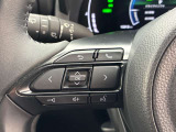 運転中、オーディオの操作をしてて、ハッとしたことはありませんか?ステアリングスイッチは、運転中でもハンドルでオーディオの操作が可能です。安全なドライブをサポートします。