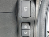 【シティブレーキアクティブシステム】低速走行中に前方の車両等を認識し、衝突しそうな時は警報とブレーキで衝突回避と被害軽減をアシスト。より安全にドライブをお楽しみいただけます。