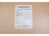 【車輌検査証明書】店頭にてクルマの状態が一目で分かる検査証明書を公開中。トヨタ認定検査員が厳しく査定し、状態を点数と図解で表示しています。修復歴はもちろん、傷やヘコミの箇所や程度がご確認いただけます。