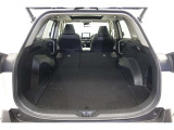 セカンドシートを倒した状態です。セカンドシートは独立可倒、荷物に合わせてラゲッジスペースをアレンジできます。