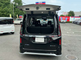 ハーフバックドアで狭い場所でのお荷物の積降に便利です