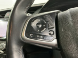 ステアリングにオーディオ操作スイッチが付いています。オーディオ画面に直接タッチしなくても操作が出来ますので、運転に集中できます。