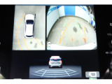 バックギアに入れるとバックカメラの映像がナビに映ります。障害物までの距離もわかりやすいです。