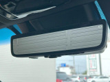 【デジタルインナーミラー】後席の大きな荷物や同乗者で後方が確認しづらい時でも安心!カメラが撮影した車両後方の映像をルームミラー内に表示。クリアな視界で状況の確認が可能です!