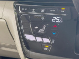 【オートエアコン】一度お好みの温度に設定すれば、車内の温度を検知し風量や温度を自動で調整。暑い&hellip;寒い&hellip;と何度もスイッチ操作をする必要はありません。快適な車内空間には必須の機能ですね♪
