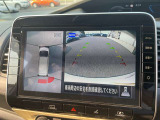 車を真上から見ているように、周囲の状況を把握しながら安心して駐車が行えるアラウンドビューモニター装備!